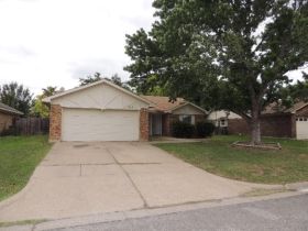 307 Colony Dr, Arlington, TX 76002