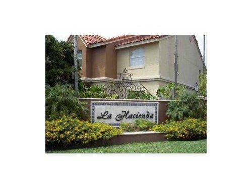 18352 NW 68 AV # M, Hialeah, FL 33015