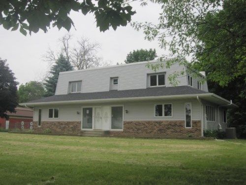 19404 52nd Ave N, Port Byron, IL 61275