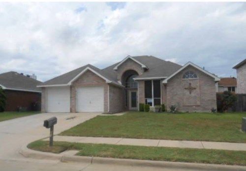 217 W Glen Meadow Dr, Red Oak, TX 75154