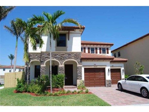 8925 NW 99 AV, Miami, FL 33178