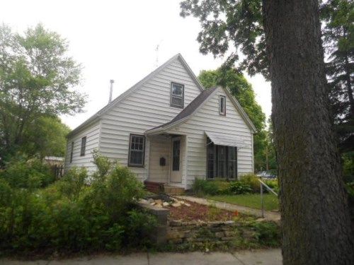 305 1st St W, Jordan, MN 55352