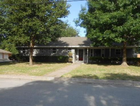 1301 Elmwood St, Gainesville, TX 76240