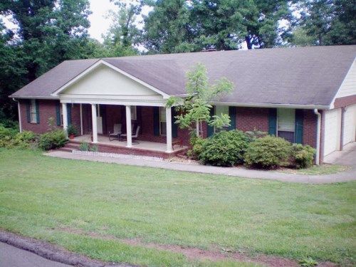 210 Hillandale Dr., Athens, TN 37303