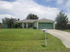 541 SW Grove Ave, Port Saint Lucie, FL 34983