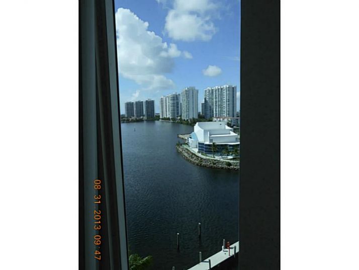 2900 HIDDEN BAY DR # 1014, Miami, FL 33180