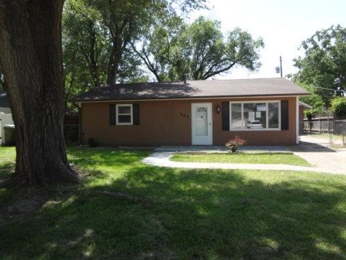 862 Hemlock Dr, Salina, KS 67401