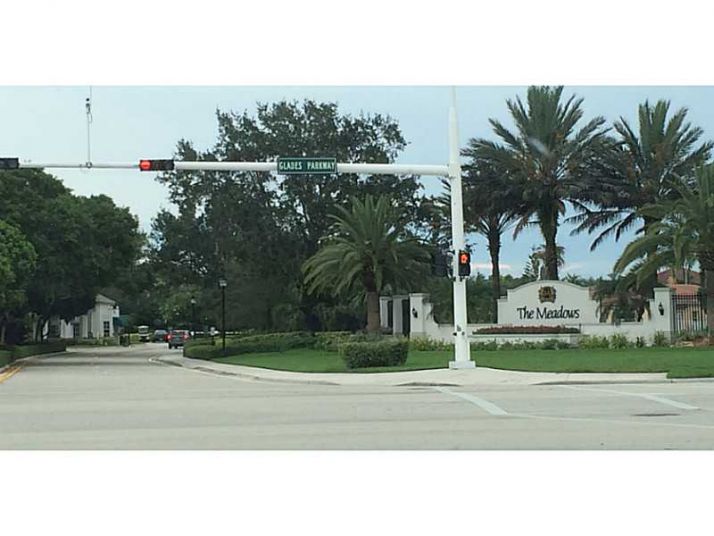 1570 ELM GROVE RD, Fort Lauderdale, FL 33327