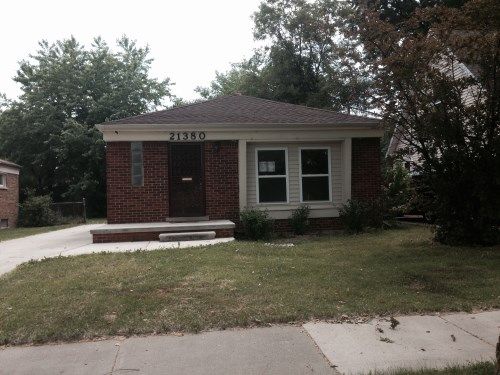 21380 Parklawn St, Oak Park, MI 48237