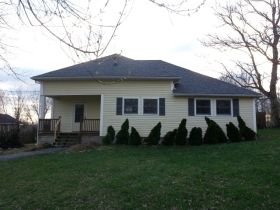 180 Dogwalk Rd, Paint Lick, KY 40461