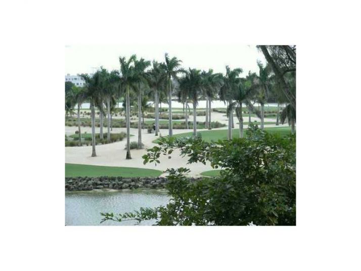 8290 LAKE DR # 445, Miami, FL 33166