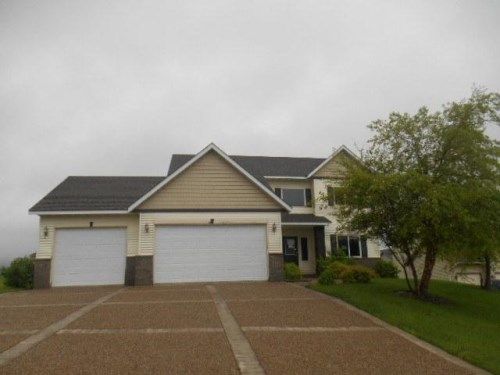 414 Richard Dr, New Market, MN 55054