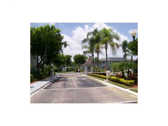 434 NE 210 CR # 202-4A, Miami, FL 33179