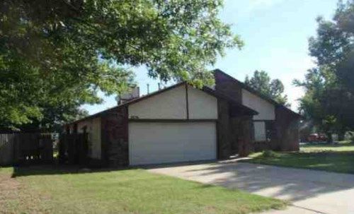 2036e Reno St, Broken Arrow, OK 74012