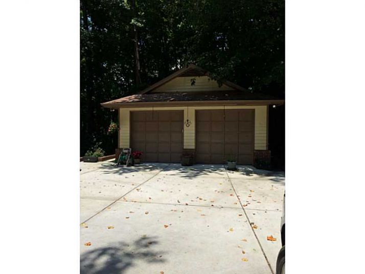 735 Hunterhill Way, Roswell, GA 30075