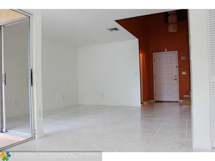 9805 NW 2ND CT, Fort Lauderdale, FL 33324
