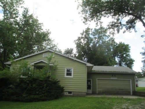4911 Ricker Hill Rd, Davenport, IA 52802