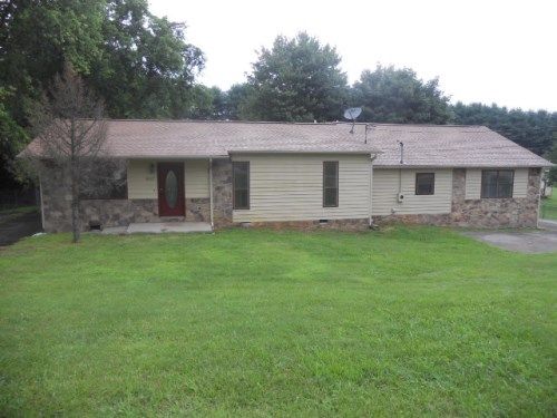 8657 Old Midway Rd, Lenoir City, TN 37772
