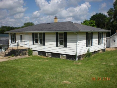 1104 Jackson Ave, Dixon, IL 61021