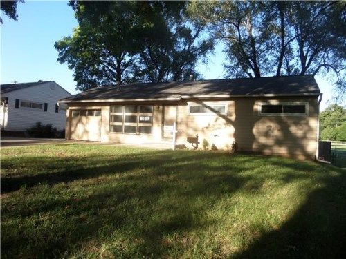 471 Park Dr, Bonner Springs, KS 66012