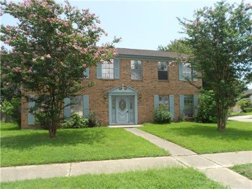 718 Sugar Hill Dr, La Porte, TX 77571