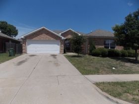 7221 Fossil Lake Dr, Arlington, TX 76002