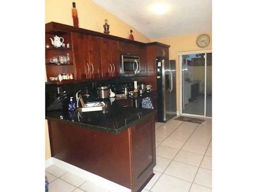 9086 NW 117 TE, Hialeah, FL 33018