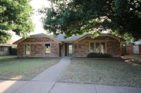 1605 Century Oaks Drive, Lewisville, TX 75077