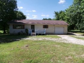 2148 W Mound St, Carthage, MO 64836