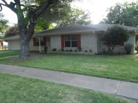 1504 Munn Dr, Ennis, TX 75119