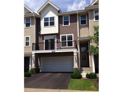 11822 Emery Village Dr N, Champlin, MN 55316