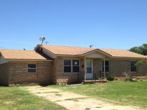 1912 N Hudson St, Altus, OK 73521