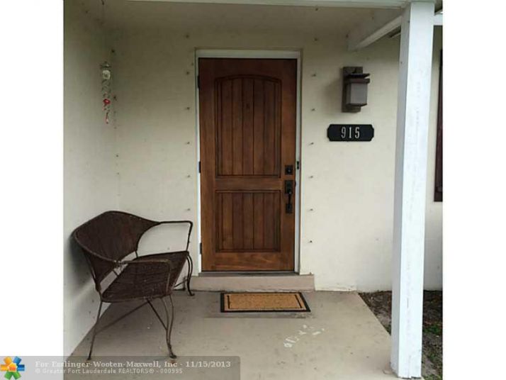 915 SW 28TH AVE, Boynton Beach, FL 33435