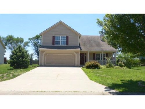 1005 N 1st St E, Louisburg, KS 66053