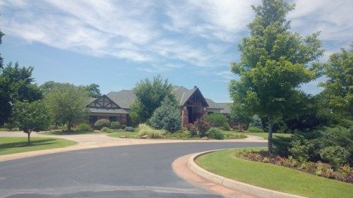 9401 Morning View Rd, Oklahoma City, OK 73131