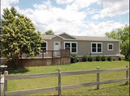 240 County Rd 6752, Devine, TX 78016