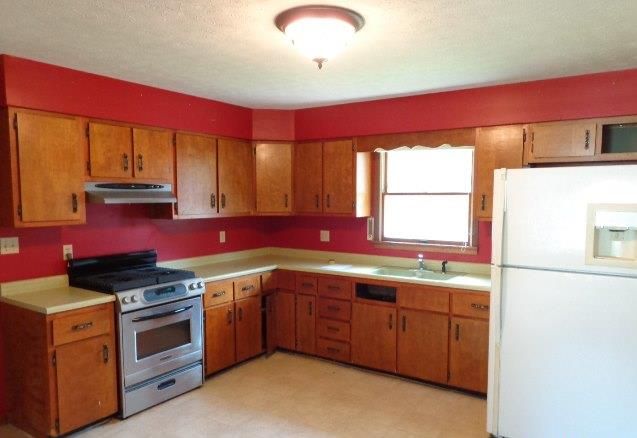 202 N 6th St, Cornell, IL 61319