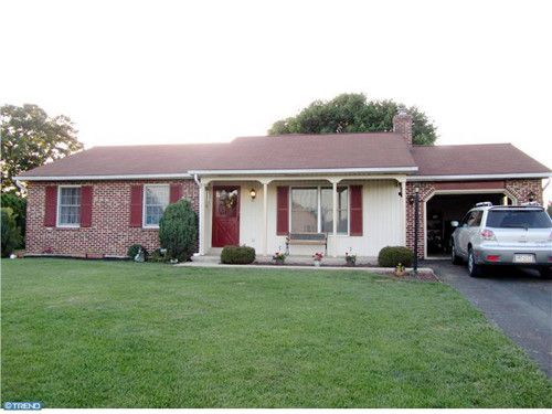 6 BARR AVE, Gordonville, PA 17529