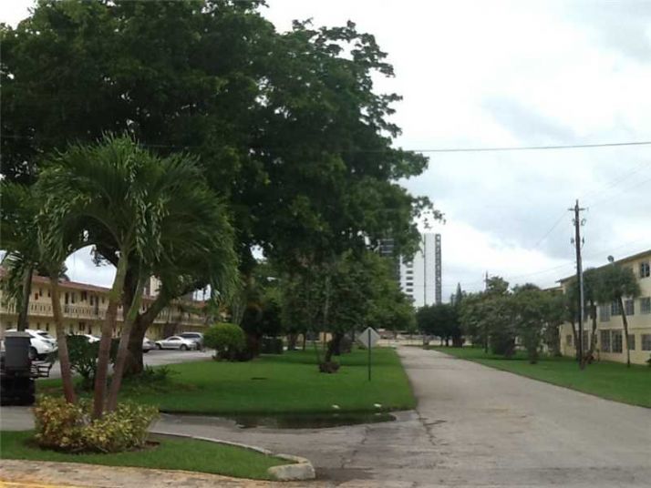2800 NE 203 ST # 10, Miami, FL 33180