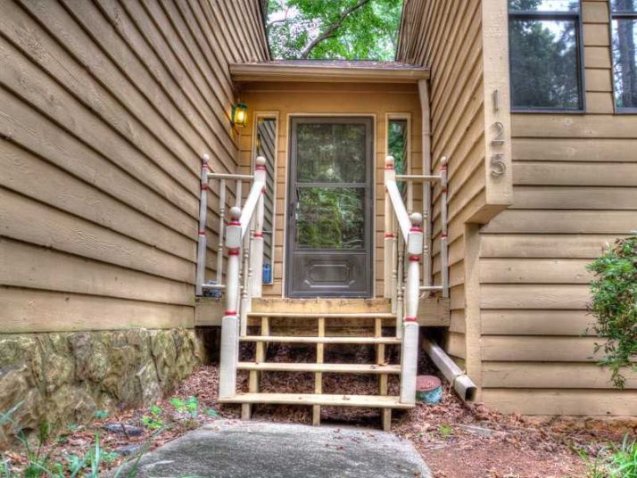 125 Bramble Oak Drive, Woodstock, GA 30188