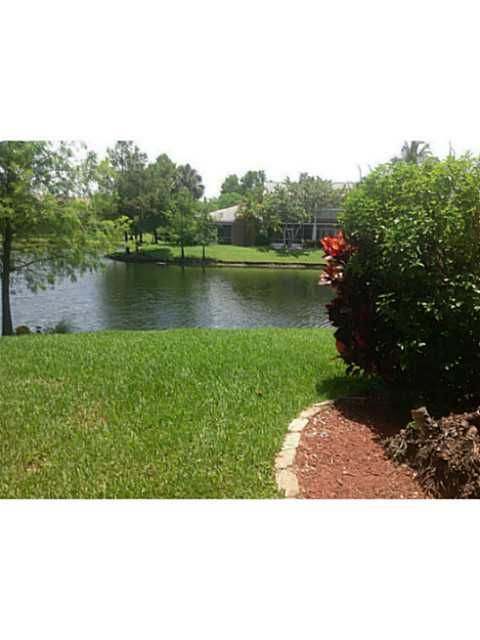 256 W HEMINGWAY CR, Pompano Beach, FL 33063