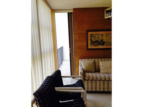 400 LESLIE DR # 902, Hallandale, FL 33009