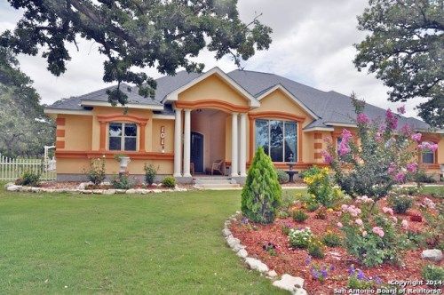 101 Auburn Cove, La Vernia, TX 78121