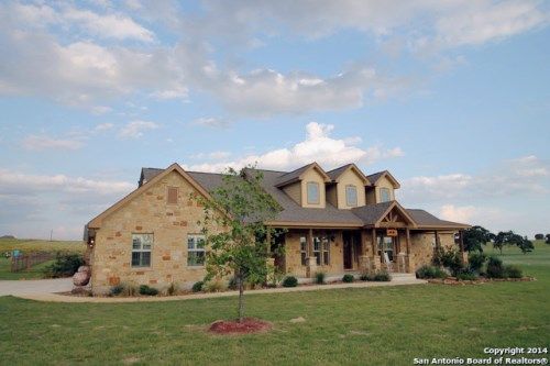 167 Triple R Dr, La Vernia, TX 78121