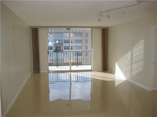 1890 OCEAN DR # 1707, Hallandale, FL 33009