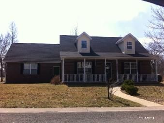 90 Henry St, Germantown, IL 62245