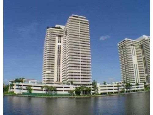 19667 TURNBERRY WY # 4B, Miami, FL 33180