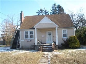 57 Cedar Ave, Farmingdale, NY 11735