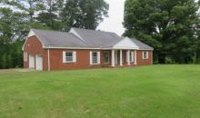 9015 Woodmont Dr Tuscumbia, AL 35674