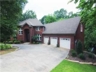 205 Pueblo Ct., Florence, AL 35634